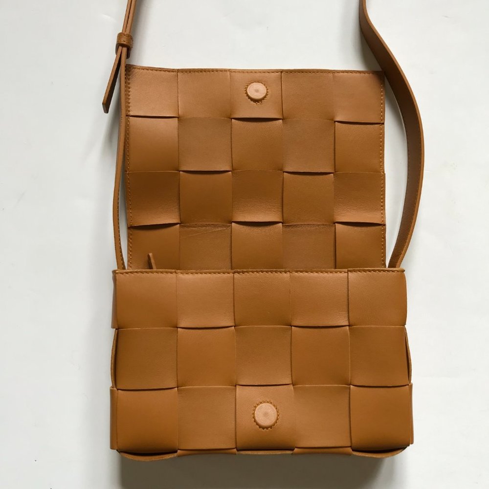 Bottega Veneta Intrecciato Leather Crossbody in Cognac Tan with COA and dustbag - Picture 12 of 15